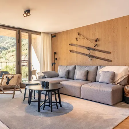 Isard Homes & By Select Апартаменты *