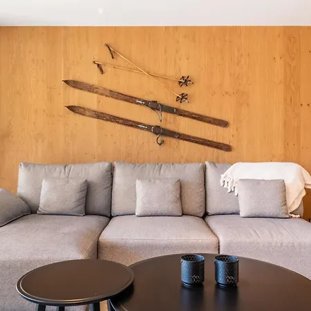 Апартаменты Isard Homes & By Select